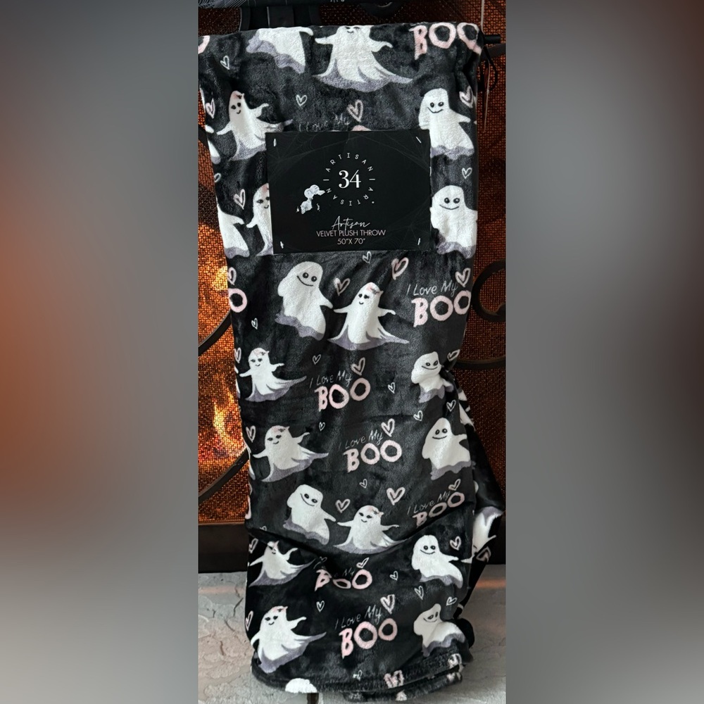 BLACK HALLOWEEN PLUSH THROW BLANKET W/ LOVE GHOSTS “YOU’RE MY BOO” NEW